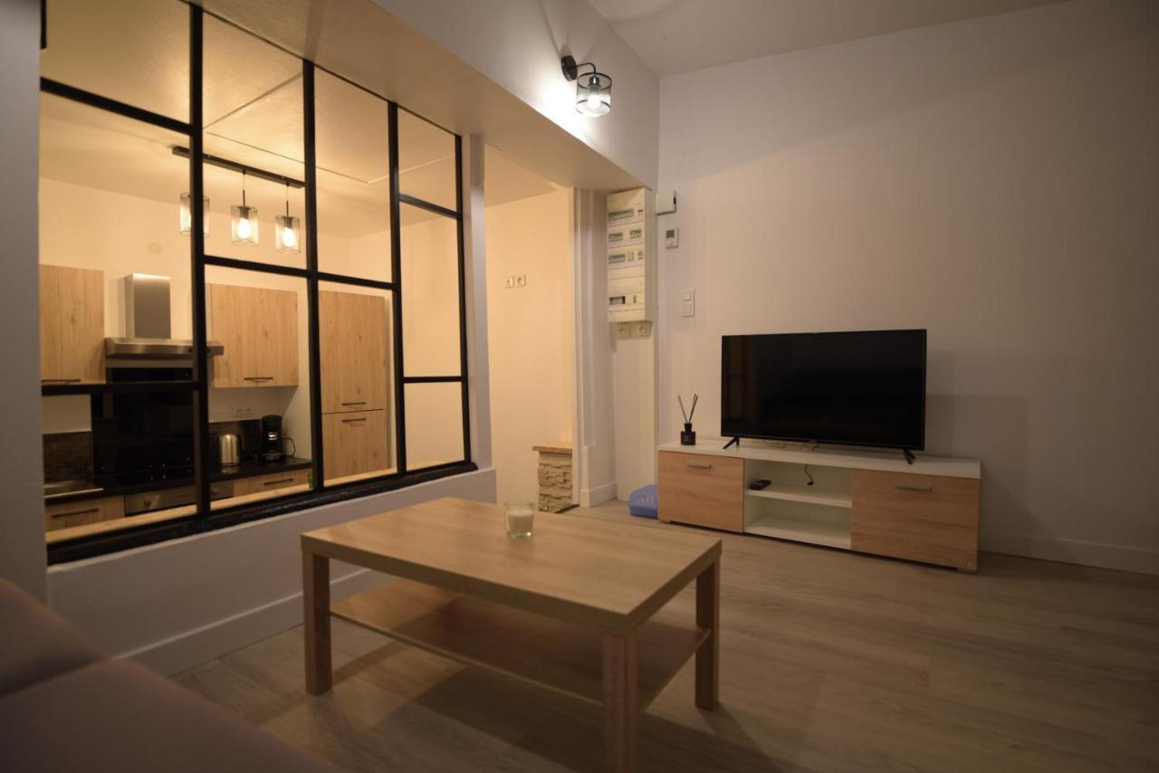 Cosy Appartement Hyper Centre Ville Avec Cour + Patio Auxerre Esterno foto